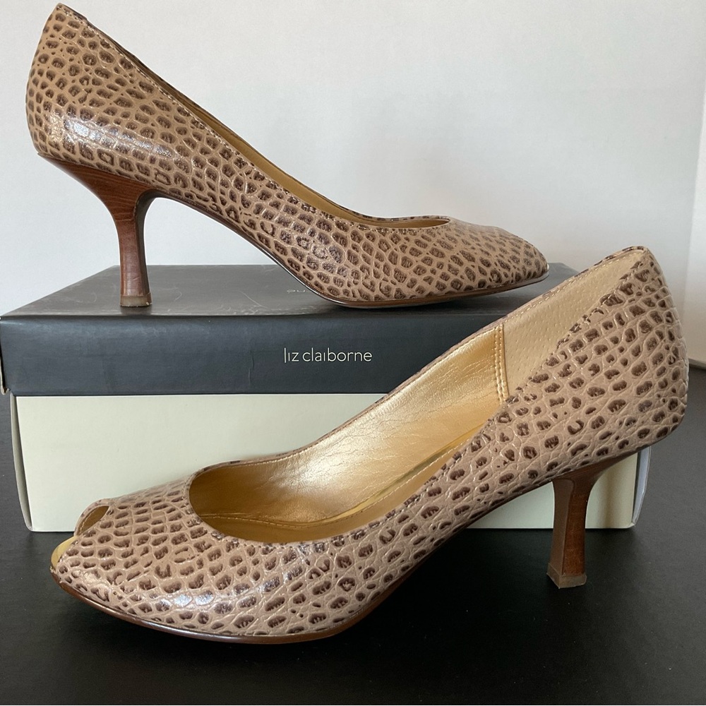 Liz Claiborne Taupe Croc-Embossed Leather Peep-Toe Pumps 8M
